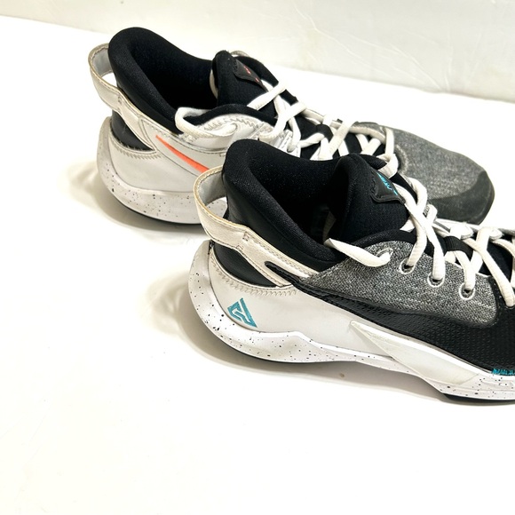 Nike Zoom Freak 2 Denim CW3227-101 Basketball Size 6Y - Picture 4 of 6